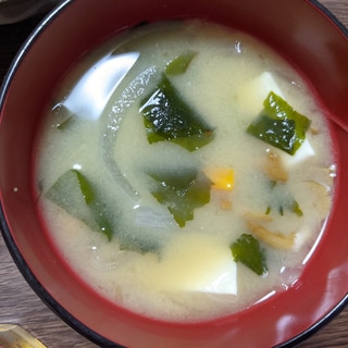 玉ねぎと豆腐とカボチャとワカメの味噌汁